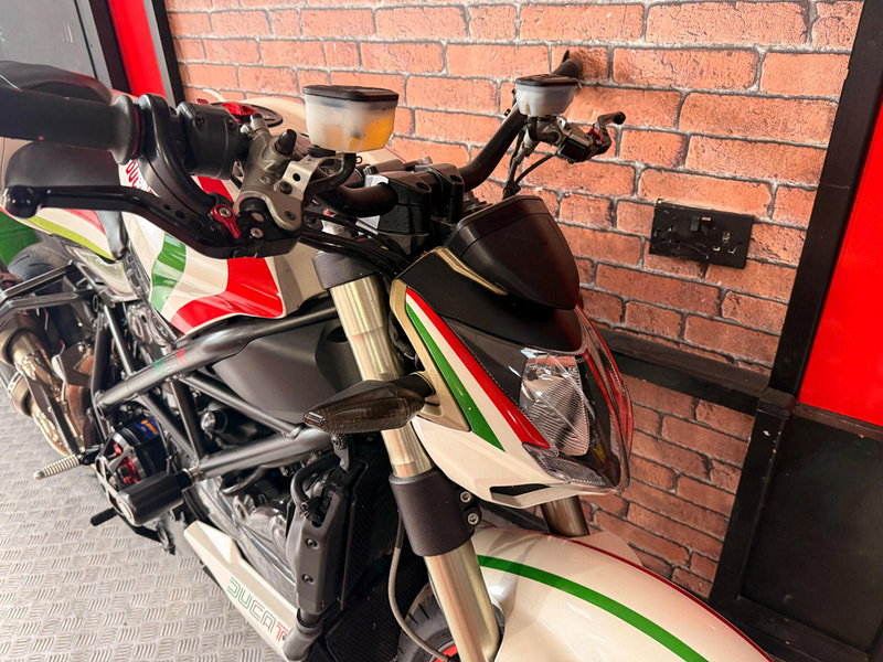 DUCATI Streetfighter 1100 TRICOLORE LOW MILES LOTS OF EXTRAS