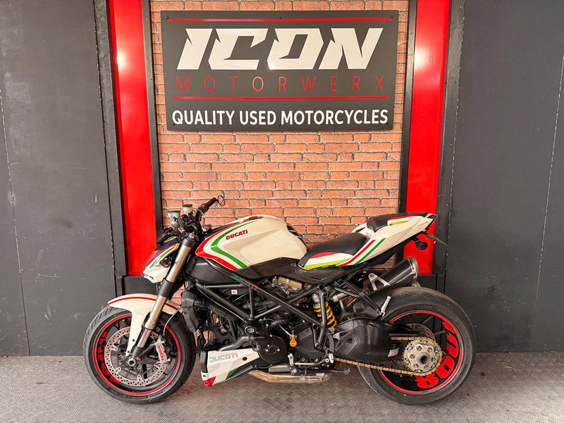 DUCATI Streetfighter 1100 TRICOLORE LOW MILES LOTS OF EXTRAS