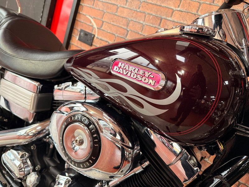 Harley-Davidson Dyna 2007 Dyna Wide Glide FXDWG, nice extras