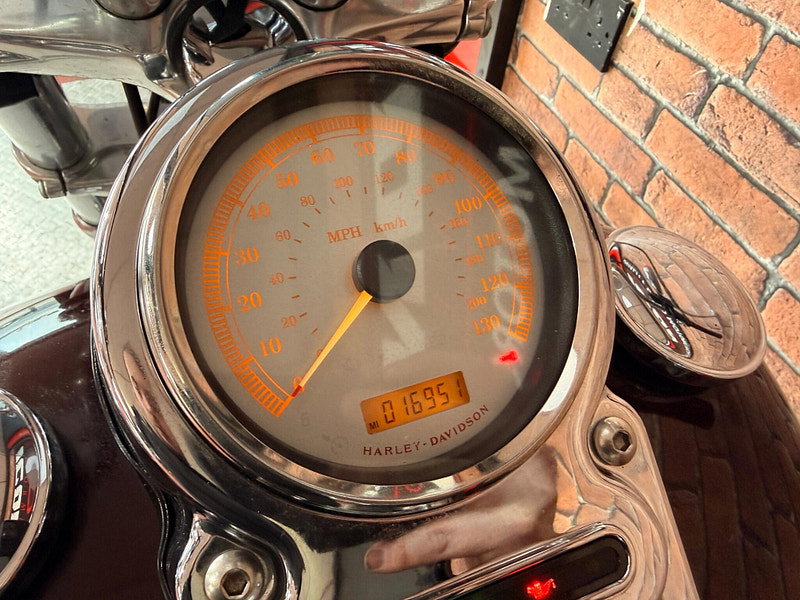 Harley-Davidson Dyna 2007 Dyna Wide Glide FXDWG, nice extras