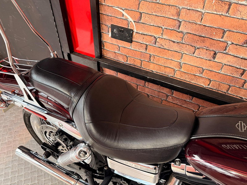Harley-Davidson Dyna 2007 Dyna Wide Glide FXDWG, nice extras