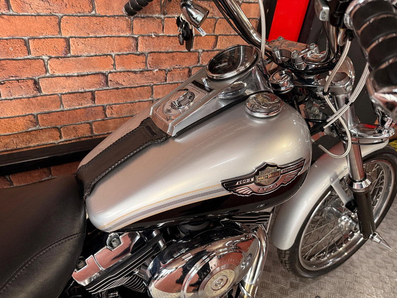 Harley-Davidson Dyna FXDWG Wide glide, 100th Aniversary model