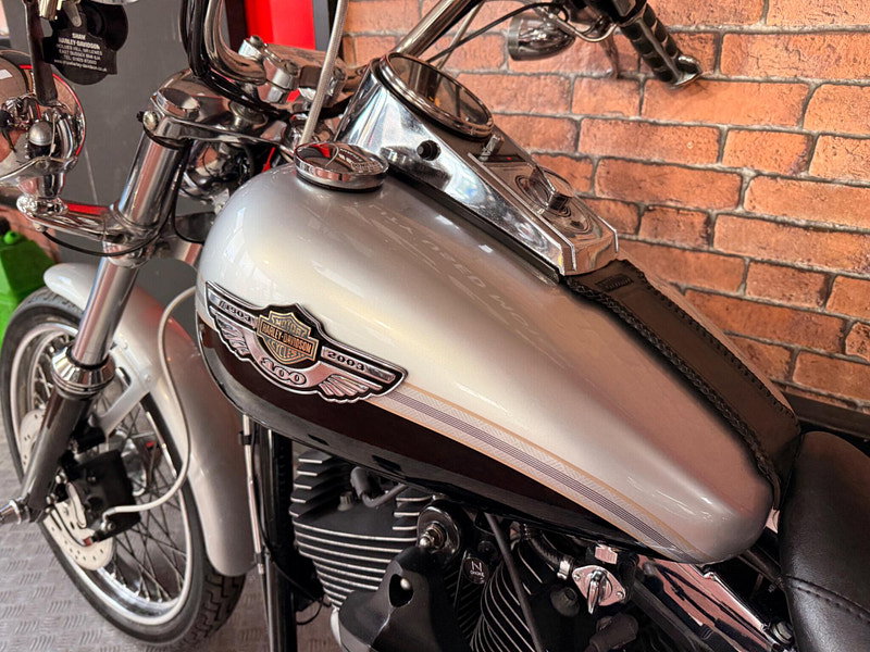 Harley-Davidson Dyna FXDWG Wide glide, 100th Aniversary model