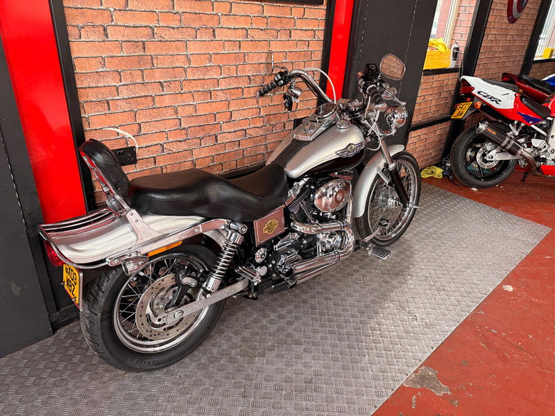 Harley-Davidson Dyna FXDWG Wide glide, 100th Aniversary model