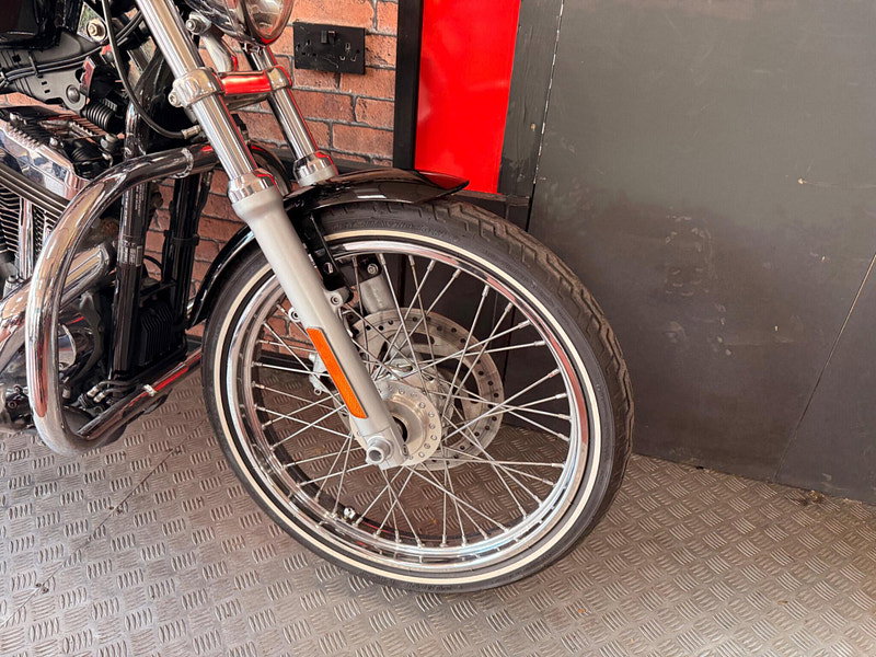 Harley-Davidson Sportster 1200 XL1200V Seventy-Two