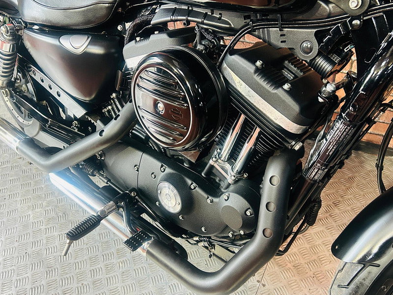 Harley-Davidson Sportster 883 XL883N Iron 883
