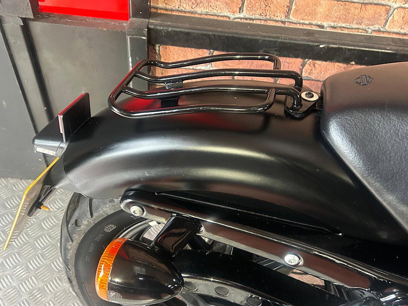 Harley-Davidson Sportster 883 XL883N Iron 883