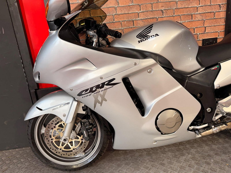 Honda CBR1100XX Super Blackbird 1100