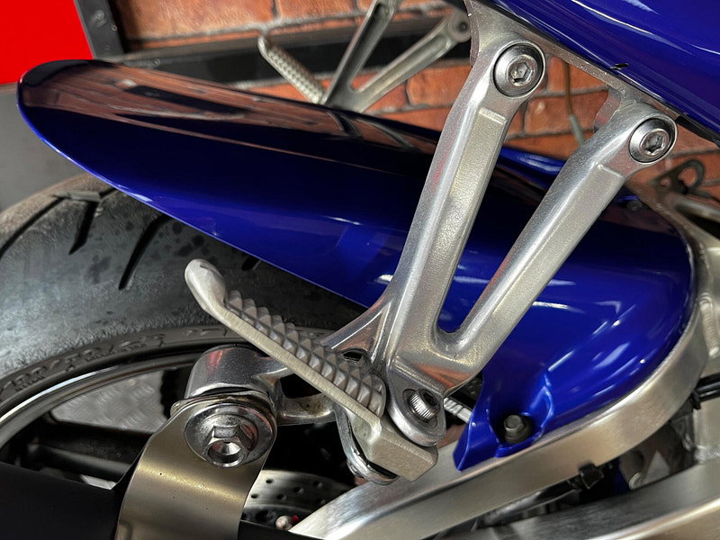 Yamaha R1 1000