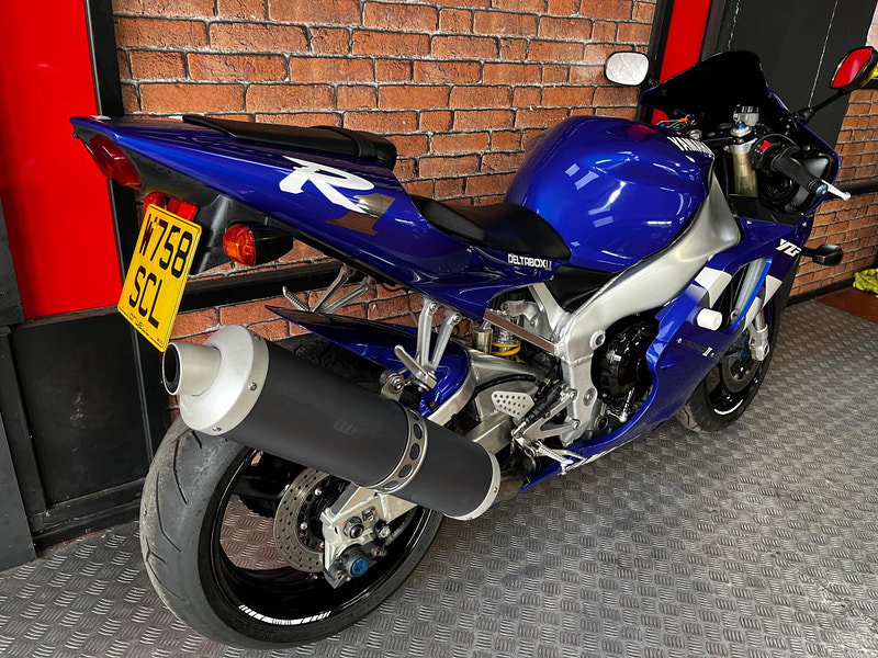 Yamaha R1 1000