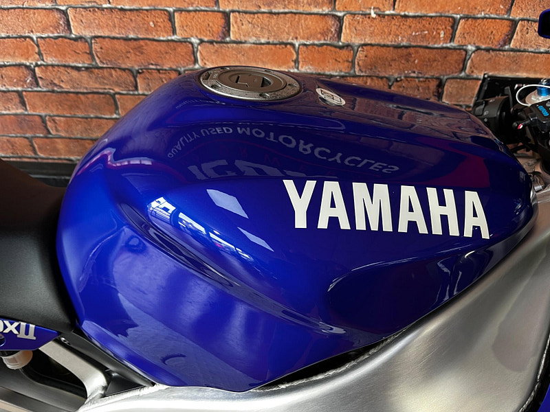 Yamaha R1 1000