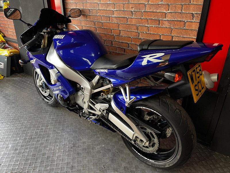 Yamaha R1 1000