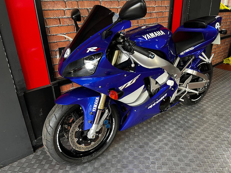 Yamaha R1 1000