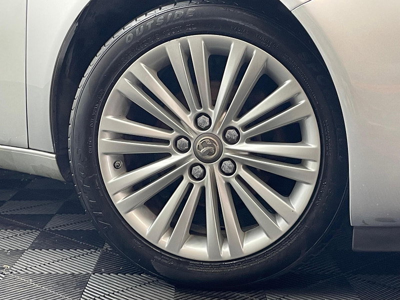 Vauxhall Insignia 1.8 16V Design Euro 5 5dr