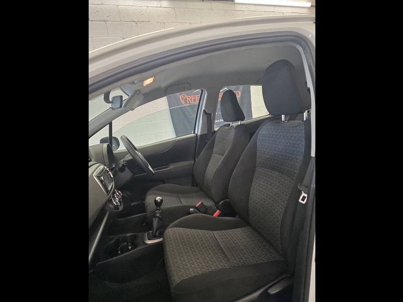 Toyota Yaris 1.33 Dual VVT-i TR Hatchback 5dr Petrol Manual Euro 5 (101 ps)