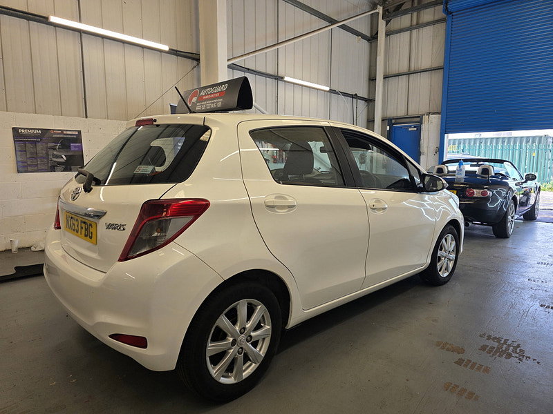 Toyota Yaris 1.33 Dual VVT-i TR Hatchback 5dr Petrol Manual Euro 5 (101 ps)
