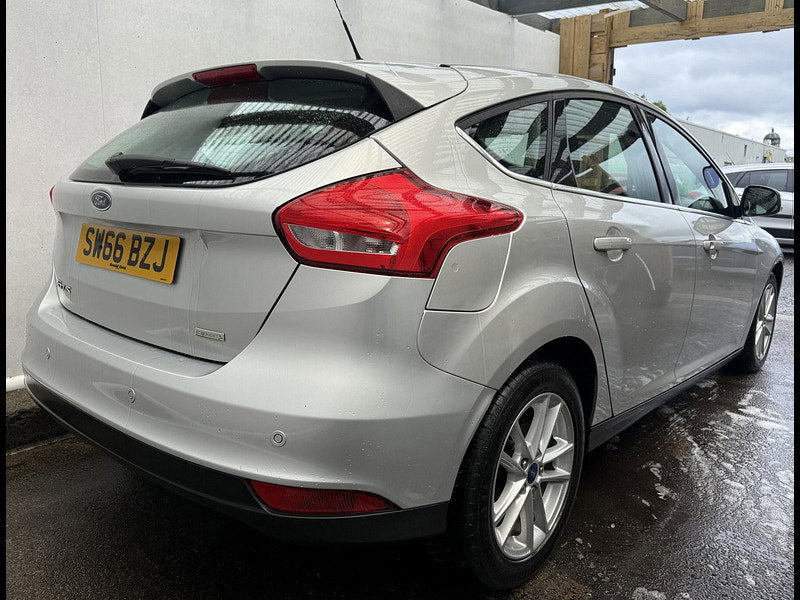 Ford Focus 1.0T EcoBoost Zetec Hatchback 5dr Petrol Auto Euro 6 (s/s) (125 ps)