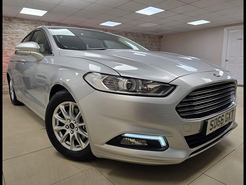 Ford Mondeo 1.5 TDCi ECOnetic Zetec Hatchback 5dr Diesel Manual Euro 6 (s/s) (120 ps)