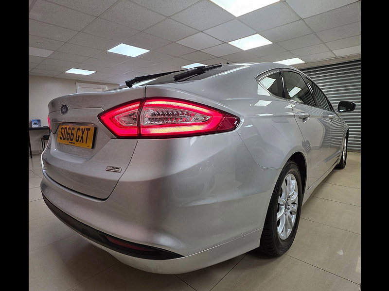 Ford Mondeo 1.5 TDCi ECOnetic Zetec Hatchback 5dr Diesel Manual Euro 6 (s/s) (120 ps)
