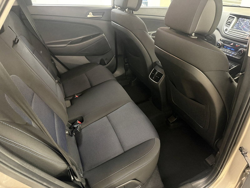 Hyundai Tucson 2.0 CRDi SE Nav SUV 5dr Diesel Manual 4WD Euro 6 (136 ps)