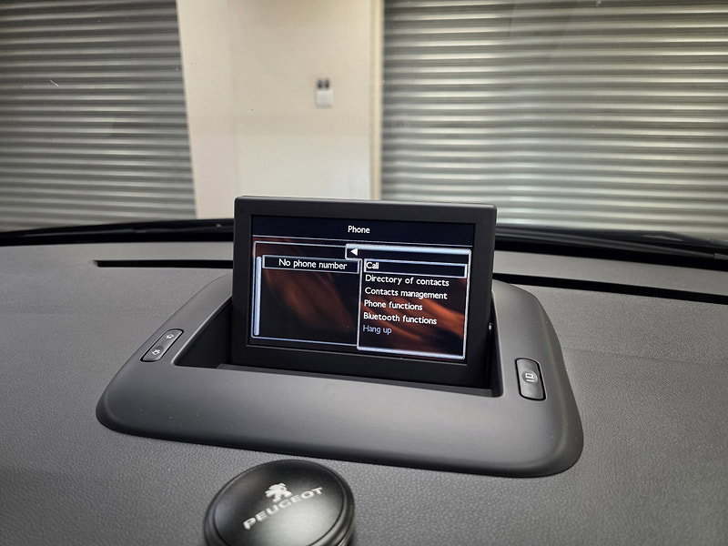 Peugeot 3008 1.6 e-HDi Allure SUV 5dr Diesel EGC Euro 5 (s/s) (115 ps)