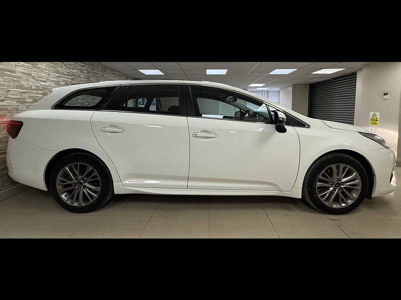 Toyota Avensis 2.0 D-4D Business Edition Touring Sports 5dr Diesel Manual Euro 6 (s/s) (143 ps)