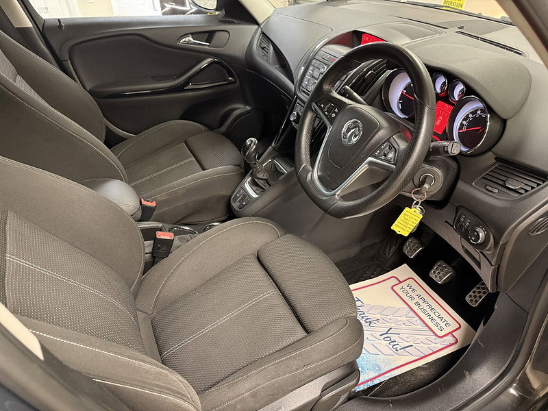 Vauxhall Zafira Tourer 2.0 CDTi SRi MPV 5dr Diesel Manual Euro 5 (130 ps)