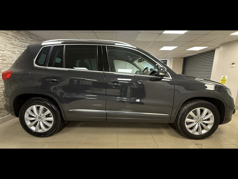 Volkswagen Tiguan 2.0 TDI BlueMotion Tech Match SUV 5dr Diesel Manual 2WD Euro 5 (s/s) (140 ps)