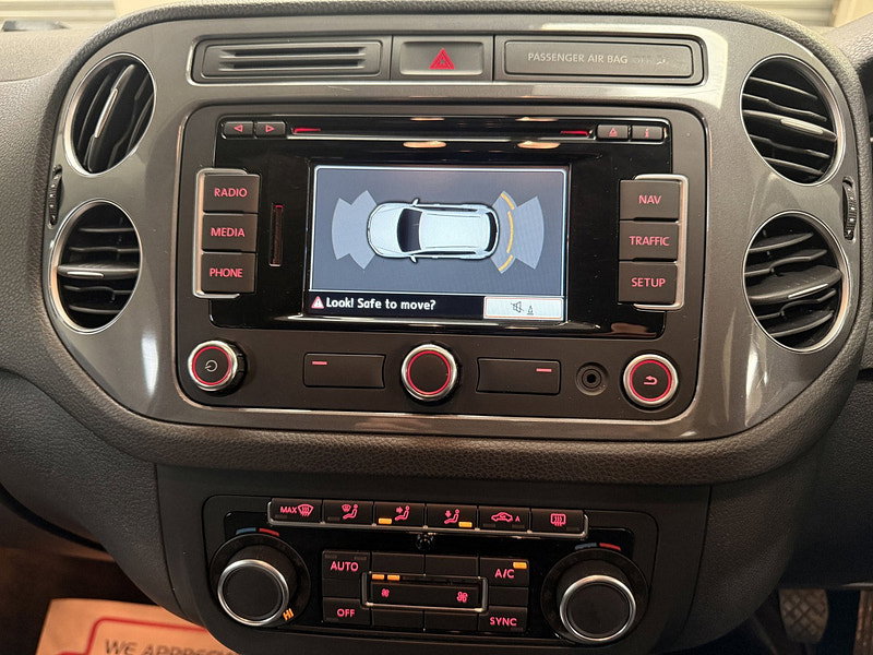 Volkswagen Tiguan 2.0 TDI BlueMotion Tech Match SUV 5dr Diesel Manual 2WD Euro 5 (s/s) (140 ps)