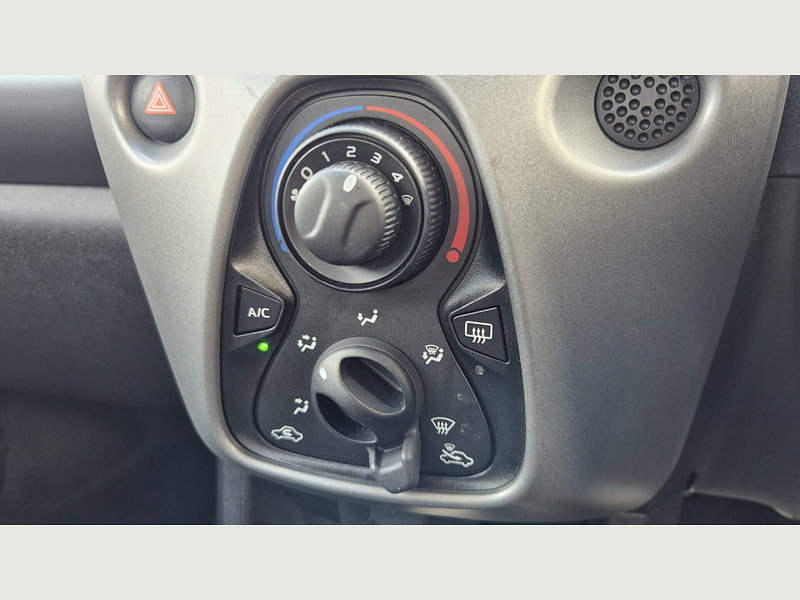 Toyota Aygo VVT-I X-PLAY X-SHIFT