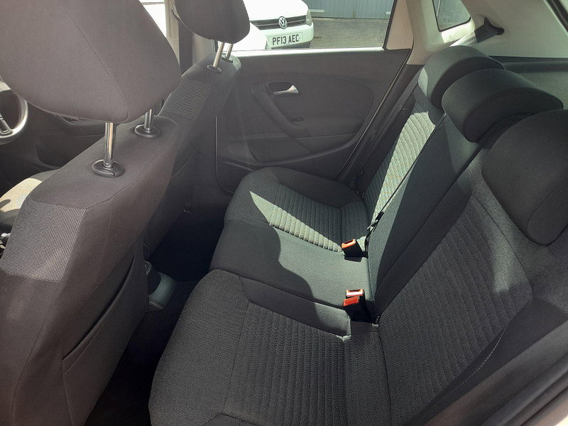 VOLKSWAGEN POLO 1.4 MATCH EURO 5 5DR 5,300 2011 74,260 WHITE 1.39L MANUAL PETROL... image 32