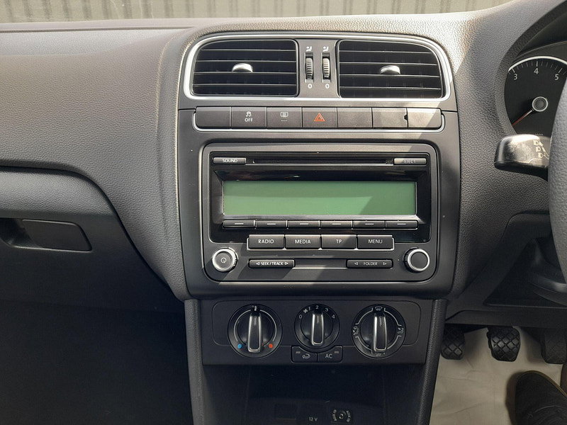 VOLKSWAGEN POLO 1.4 MATCH EURO 5 5DR 5,300 2011 74,260 WHITE 1.39L MANUAL PETROL... image 26