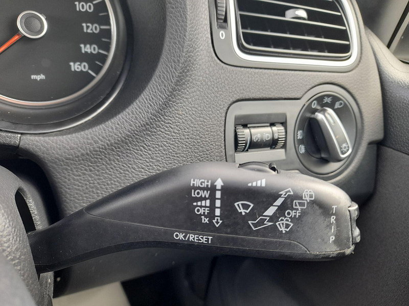 VOLKSWAGEN POLO 1.4 MATCH EURO 5 5DR 5,300 2011 74,260 WHITE 1.39L MANUAL PETROL... image 23