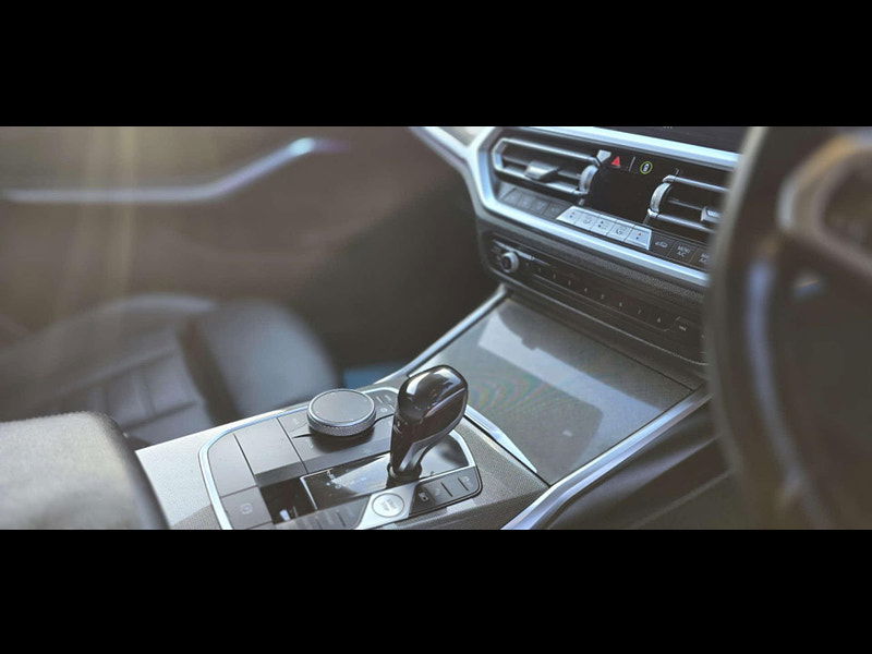 BMW 3 Series 2.0 330e 12kWh M Sport Pro Edition Auto Euro 6 (s/s) 4dr 4dr Automatic 2025