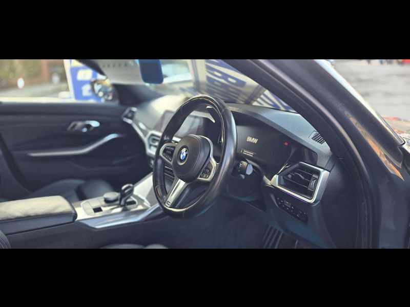 BMW 3 Series 2.0 330e 12kWh M Sport Pro Edition Auto Euro 6 (s/s) 4dr 4dr Automatic 2025