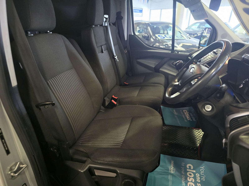 Ford Transit Custom 2.2 Transit Custom 330 Trend E-Tech 5dr Manual 2025