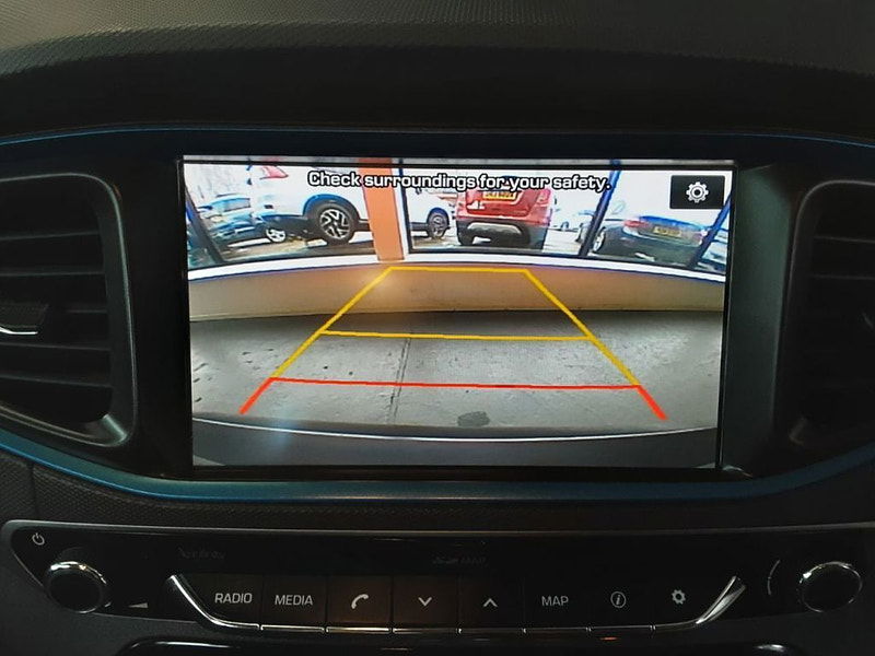 Hyundai IONIQ 1.6 GDi Hybrid Premium 5dr DCT (SAT NAV+REVERSE CAMERA) 5dr Automatic 2025