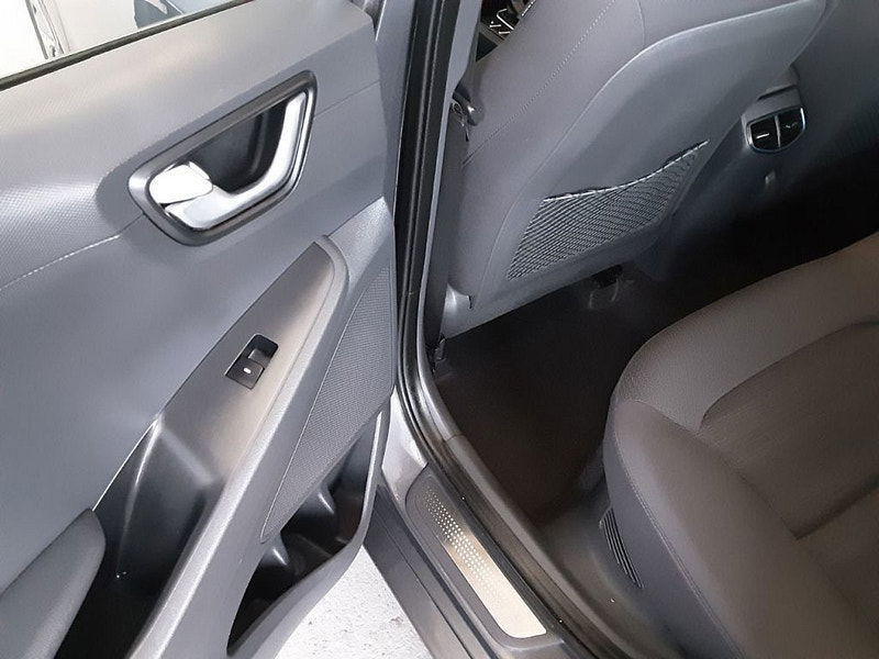 Hyundai IONIQ 1.6 GDi Hybrid Premium 5dr DCT (SAT NAV+REVERSE CAMERA) 5dr Automatic 2025