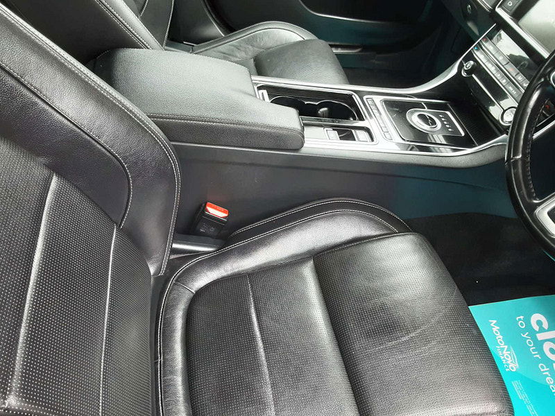 Jaguar XE 2.0 XE R-Sport D Auto 4dr 4dr Automatic 2025