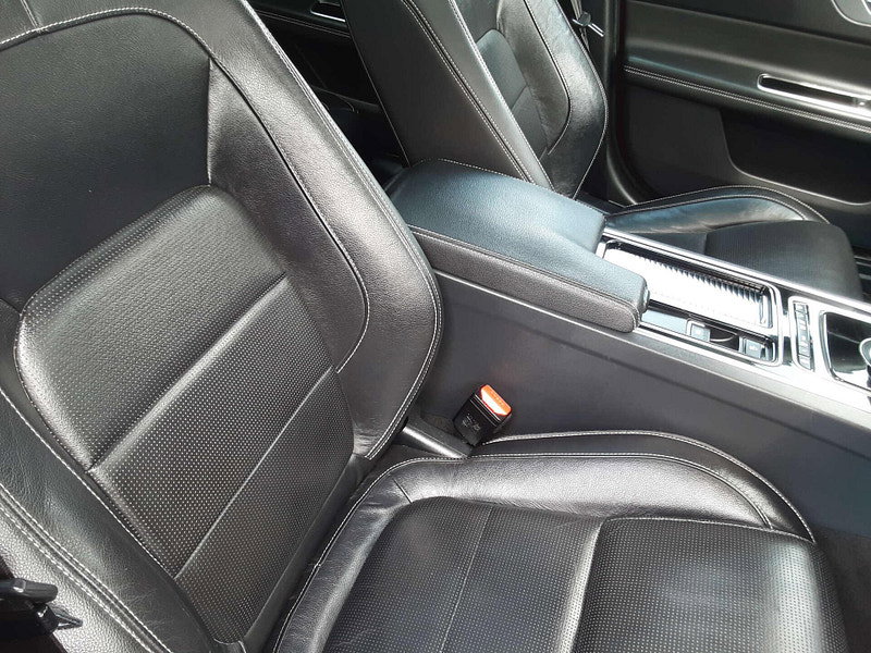 Jaguar XF 2.0 XF R-Sport D Auto 5dr 5dr Automatic 2026