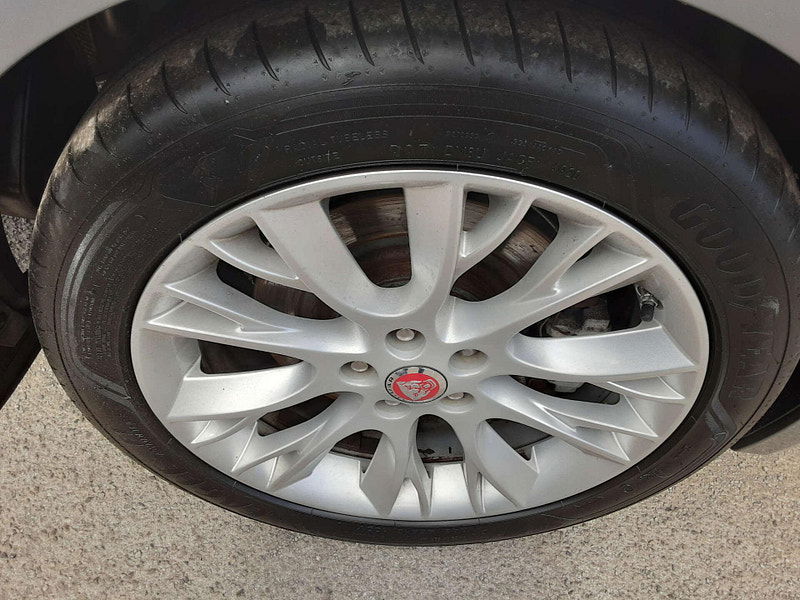 Jaguar XF 3.0 XF Premium Luxury V6 D Auto 4dr 4dr Automatic 2025