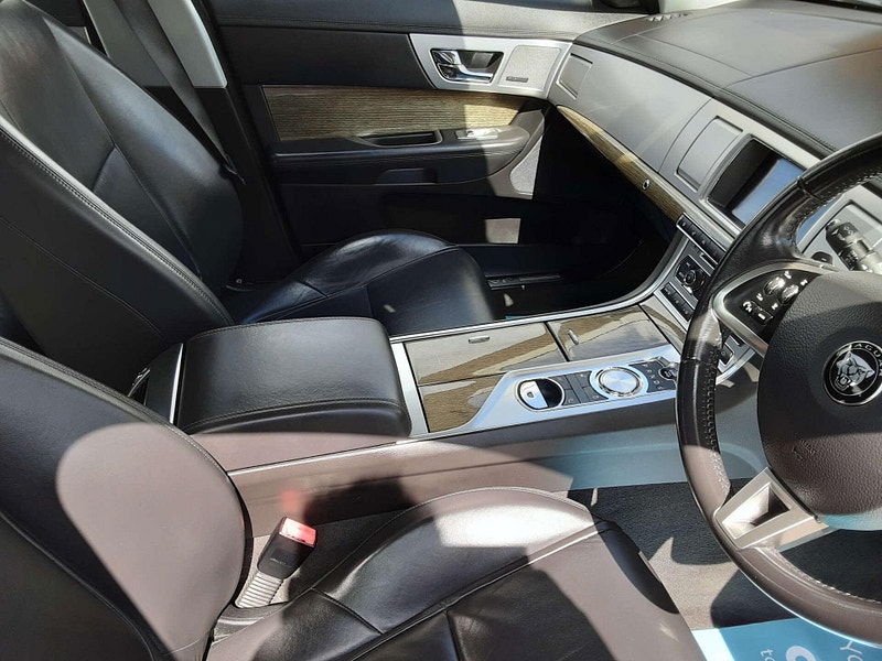 Jaguar XF 3.0 XF Premium Luxury V6 D Auto 4dr 4dr Automatic 2025