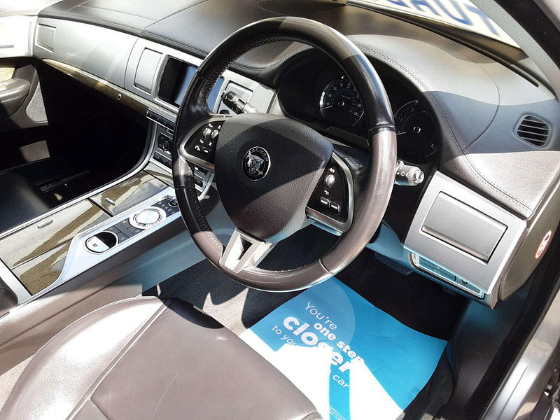 Jaguar XF 3.0 XF Premium Luxury V6 D Auto 4dr 4dr Automatic 2025
