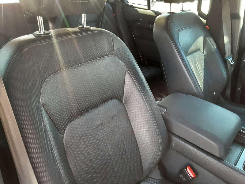 Land Rover Defender 2.0 Defender X-Dynamic SE PHEV Auto 4WD 5dr 5dr Automatic 2026