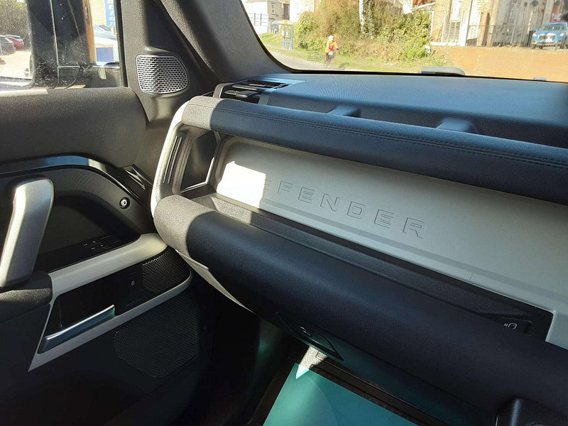Land Rover Defender 2.0 Defender X-Dynamic SE PHEV Auto 4WD 5dr 5dr Automatic 2026