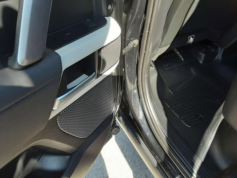 Land Rover Defender 2.0 Defender X-Dynamic SE PHEV Auto 4WD 5dr 5dr Automatic 2026