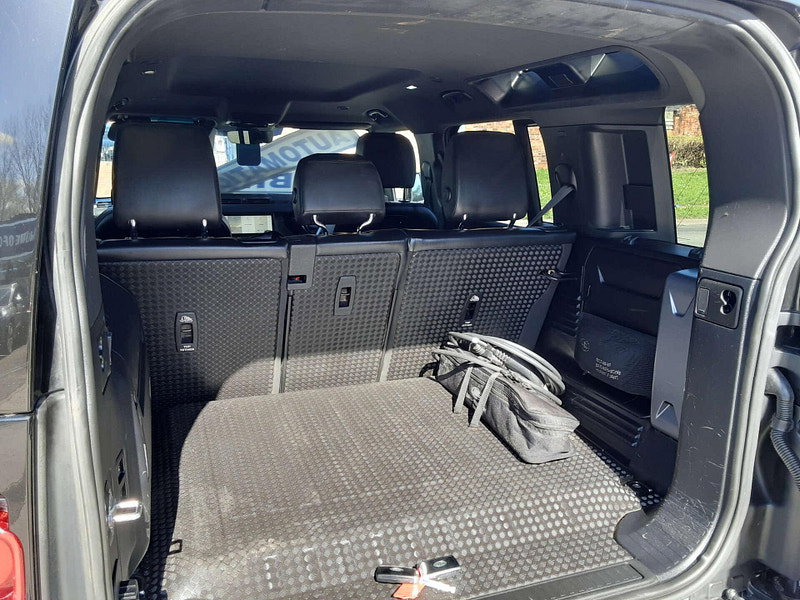 Land Rover Defender 2.0 Defender X-Dynamic SE PHEV Auto 4WD 5dr 5dr Automatic 2026