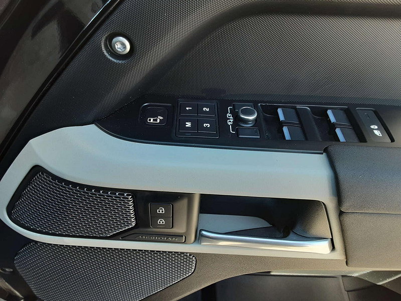 Land Rover Defender 2.0 Defender X-Dynamic SE PHEV Auto 4WD 5dr 5dr Automatic 2026