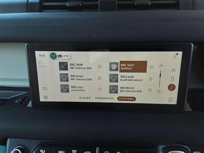 Land Rover Defender 2.0 Defender X-Dynamic SE PHEV Auto 4WD 5dr 5dr Automatic 2026