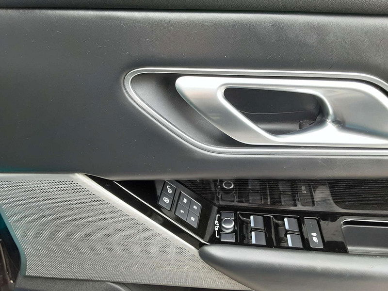 Land Rover Range Rover Velar 2.0 Range Rover Velar R-Dynamic HSE D240 Auto 4WD 5dr 5dr Automatic 2025